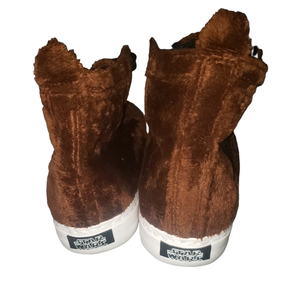 BNWT Unisex Star Wars Furry Chewbacca High Tops Size 11 wmn/9.5 men - Picture 5 of 8